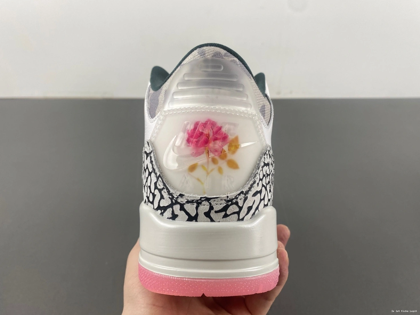 HM6993-100 - Wings Men's 3 Jordan Retro 1218